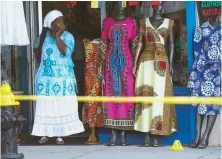  ?? STAFF PHOTOS BY NICOLAUS CZARNECKI ?? ‘GETTING YOUNGER’: Boston cops, top, work at the scene of a fatal shooting last night in Dorchester where a 14-year-old was wounded. A shopkeeper, above, looks on.