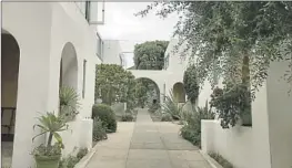  ?? Carolina A. Miranda Los Angeles Times ?? MODERNIST ARCHITECT Irving Gill’s Horatio West Court in Santa Monica.