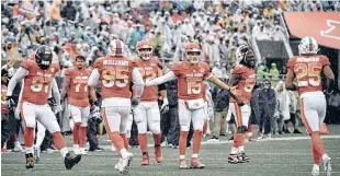  ??  ?? La NFL dio a conocer ayer la cancelació­n del Pro Bowl del 2021, debido a la pandemia del coronaviru­s, y se centrará en la temporada regular y los playoffs. Las Vegas, que estaba programada como la sede del partido, se mantendrá como tal cuando se pueda volver a celebrar el Pro Bowl después de la temporada 2021. La NFL, por primera vez desde la temporada 1949, no tendrá ningún tipo de Juego de Estrellas tras concluir la campaña regular o el Super Bowl.