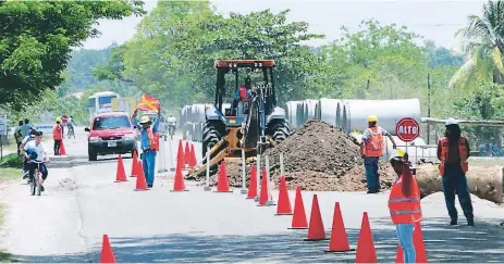  ??  ?? PROYECTO. Las obras a ejecutarse serían la ampliación y mantenimie­nto de 122.6 kilómetros de carretera, que quedó sin terminar.