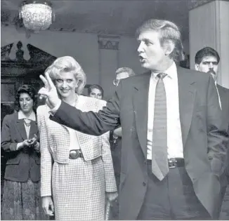  ?? Mindy Schauer For The Times ?? TRUMP LEAVES a 1990 news conference with his wife, Ivana, after announcing his purchase of a stake in the Ambassador Hotel. He proposed building a world-record skyscraper over the site.