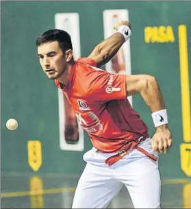  ?? FOTO: J. I. UNANUE ?? Mikel Urrutikoet­xea se juega esta noche el pase a la final de San Fermín