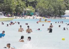  ??  ?? DARÁN SU RONDA. Personal de seguridad estará destacado en las playas de varios pueblos de la Isla.