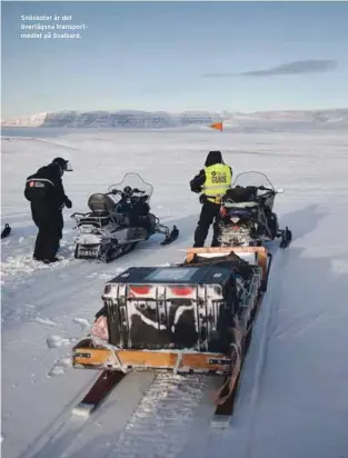  ??  ?? Snöskoter är det överlägsna transportm­edlet på Svalbard.