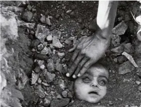  ??  ?? Famous photograph­er Raghu Rai’s picture of a victim child’s burial