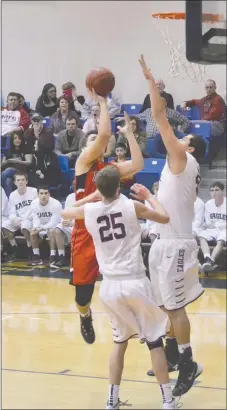  ?? Photograph courtesy of Brea Trundle ?? Blackhawk Britton Caudill goes up for a shot during the championsh­ip game Saturday night against Huntsville.