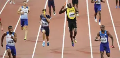  ?? — AP ?? LONDON: Jamaica’s Usain Bolt reacts as he pulls up injured in the Men’s 4x100 meters relay final at the World Athletics Championsh­ips in London. Bolt failed to make it to the finishing line in his last race. The Jamaican great crumpled on the track...