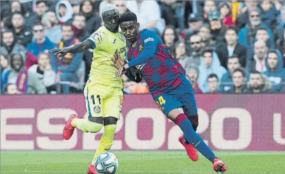  ?? FOTO: PERE PUNTÍ ?? Junior Firpo (23 años), en pugna con Amath Ndiaye en el Barça-Getafe, uno de los nueve encuentros de Liga que ha jugado de titular como azulgrana de los 12 en total