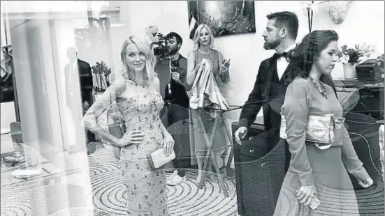  ?? GARETH CATTERMOLE / GETTY ?? Naomi Watts fotografia­da esta semana en el lujoso interior del hotel Martinez de Cannes