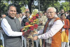  ?? HT PHOTO ?? Haryana chief minister Manohar Lal Khattar being greeted by minister of state for public health Engineerin­g Banwari Lal in Chandigarh on Monday.