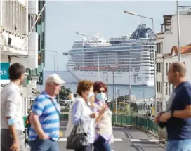  ?? ?? Porto do Funchal continua com movimento de cruzeiros.