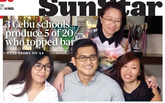  ?? SUNSTAR FOTO / GEROME DALIPE ?? USC’S PRIDE. Three law graduates of the University of San Carlos made it to the top 10 of the 2017 bar. They are (seated, from left) Ivanne D’laureil Hisoler (7th), Rheland Servacio (4th) and Christiann­e Mae Balili (2nd). With them is USC College of...