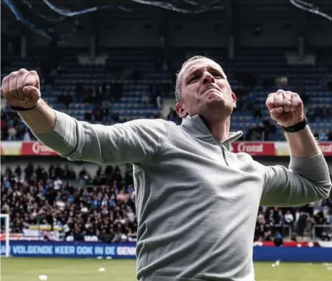  ?? Belga ?? Nicky Hayen balt de vuist na de zege in Genk. Voor het eerst liet de interim-coach van Club zijn emoties de vrije loop.