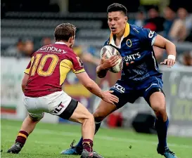  ?? PHOTO: GETTY IMAGES ?? Sio Tomkinson (Otago) is challenged by Scott Eade (Southland) during their NPC match in Dunedin on Saturday.