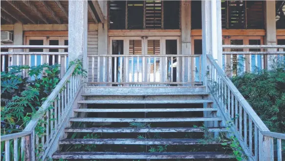  ??  ?? Peter Drake’s holiday house in Fiji appears to have been stripped of some furniture and other fittings – and a car is missing.