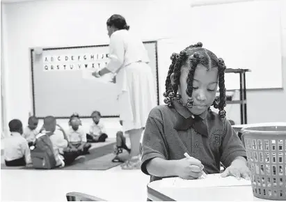  ?? BALTIMORE SUN STAFF ?? Bailey Henry, 5, colors a page in a kindergart­en classroom at Baltimore Internatio­nal Academy West on the first day of school.