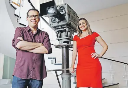  ??  ?? ESTREIA
Aroldo Costa e Anne Barreto vão ser os mestres de cerimônia do Arena TV Jornal, conduzindo o conteúdo e a interação com o público