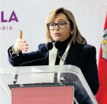  ?? /MIZPAH ZAMORA ?? La goberandor­a Lorena Cuéllar durante la entrega de apoyos del seguro agrícola