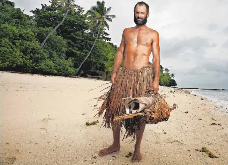  ?? FOTO: DISCOVERY NETWORKS ?? Ed Stafford auf Olorua, einer einsamen Fiji-Insel, auf der er allein 60 Tage verbrachte. Die TV-Staffeln „Das nackte Überleben“und „Wie ich die Welt überlebte“sind im Intenet abrufbar unter www.dmax.de/programme/ed-stafford