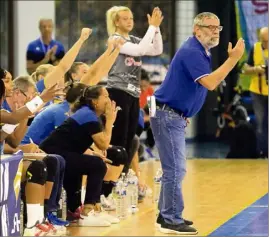  ?? (Photos Frank Muller, Valérie Le Parc et DR) ?? Privé trop souvent de ses cadres, Sandor Rac se retrouve contraint à donner énormément de temps de jeu à des jeunes joueuses.