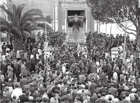  ?? ?? Una imagen de una procesión de Semana Santa en Sevilla durante la II República