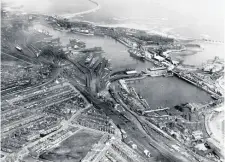  ??  ?? Inter-war aerial view of railway approaches to South Dock