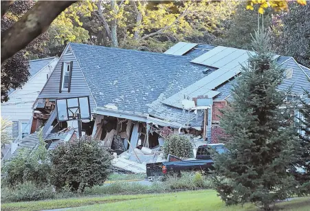  ?? STAFF PHOTO BY MATT STONE ?? DESTRUCTIO­N: A house on Chickering Road in Lawrence was in ruins yesterday after a suspected gas explosion.