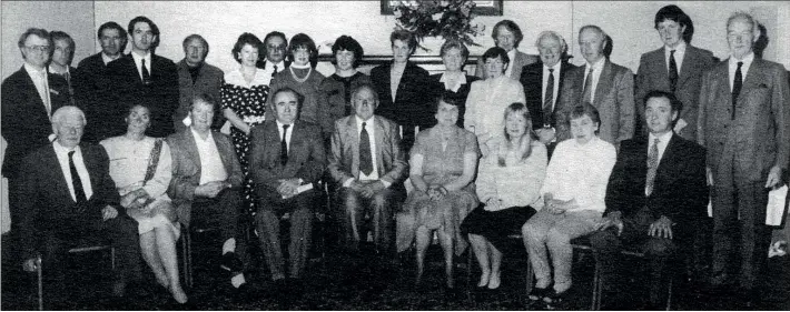  ?? (Pic: The Avondhu Archives) ?? Fermoy Show committee and sponsors at the final briefing for the 1991 show at the Showground­s.