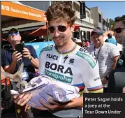  ??  ?? Peter Sagan holds a joey at the
Tour Down Under