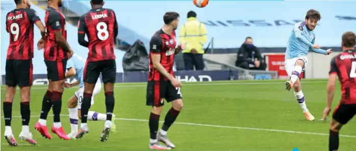  ?? GETTY IMAGES ?? Rolling back the years: Silva makes it 1-0 with a free-kick