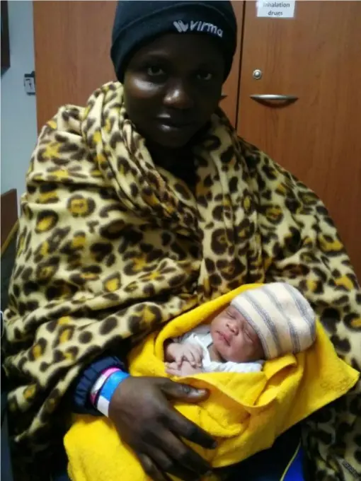  ??  ?? Taiwo and her baby Mercy (MSF)