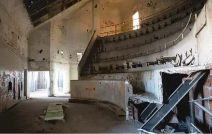  ?? PHOTOS BY ASHLEE REZIN/ SUN-TIMES ?? LEFT: A former operating theater sits in disrepair in the old Cook County Hospital. Some features of the old hospital that remain in good condition may be incorporat­ed or repurposed in hotel rooms.