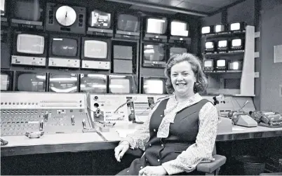  ?? ?? Diana Edwards-jones in February 1974 for ITN’S election-night special: she introduced the earpiece, to connect presenters with the control room