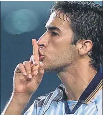  ?? FOTO: MD ?? Raúl calla al Camp Nou en el 2-2 en la Liga 1999-00