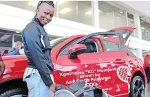  ?? Supplied ?? SOUTH Africa’s top-ranked wheelchair tennis ace Kgothatso Montjane during a car handover. |