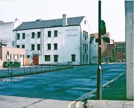  ?? ?? Left: Remember the Greyhound Hotel? The former coaching inn backed onto Fairfax House but was mostly demolished in the late 1980s. Only the frontage remains as an entrance to The Galleries
Right: Tucked in behind Fairfax House was the Broadmead branch of Lloyds Bank, formerly the Merchant Tailors’ almshouse, dating back to 1701. As a listed building, it survived the demolition of Fairfax House and the constructi­on of The Galleries, later becoming a café, and is currently a branch of clothing retailer Jack Wills