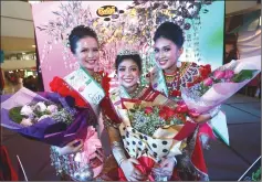  ??  ?? Rysheera, flanked by Venneryna (left) and Farahana, in a photocall after the crowning of CATS Kumang Gawai 2018. — Photo by Muhammad Rais Sanusi