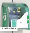  ??  ?? A defibrilla­tor