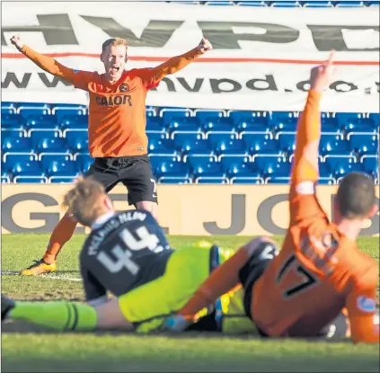  ?? Picture: SNS ?? STILL IN IT: Billy McKay celebrates after scoring United’s second goal to send them on their way to victory.