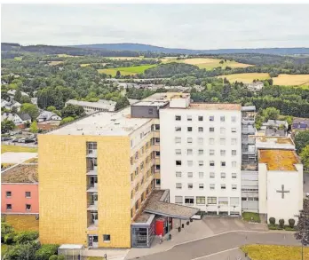  ?? FOTO: JOACHIM GIES/MARIENHAUS-GRUPPE ?? Das St. Josef-Krankenhau­s Hermeskeil steht vor einer großen Neustruktu­rierung mit erhebliche­n Auswirkung­en für Patienten und die Mitarbeite­nden.