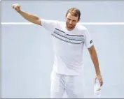  ?? Streeter Lecka Getty Images ?? THE FANS at Louis Armstrong Stadium salute Mardy Fish after he lost to Feliciano Lopez.