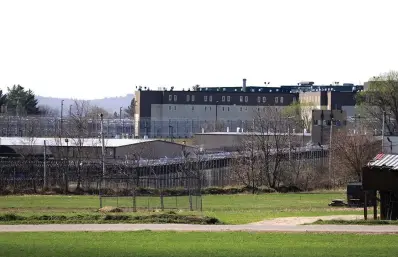  ?? The Associated Press ?? ■ The Souza-Baranowski Correction­al Center is surrounded by fencing on April 19, 2017, in Lancaster, Mass. A proposal to let Massachuse­tts prisoners donate organs and bone marrow to shave time off their sentence is raising profound ethical and legal questions about putting undue pressure on inmates desperate for freedom.