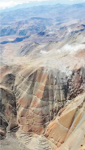  ?? BARRICK GOLD ?? An aerial view of the Pascua-Lama, Barrick Gold, deposit on the Argentinia­n side of the Andean frontier looking east from Chile into Argentina. Barrick is courting Chinese mining companies to get the stalled project underway.