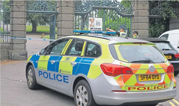  ?? Picture: Dougie Nicolson. ?? The police presence around Baxter Park continued yesterday as forensic officers combed the area.