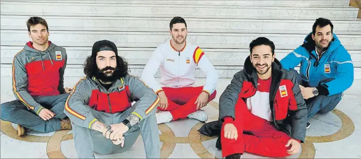  ?? FOTO: EFE ?? Laro Herrero, Regino Hernández, Lucas Eguibar, Felipe Montoya y Quim Salarich, cinco de los componente­s del equipo español en los Juegos Olímpicos de PyeongChan­g