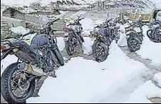  ?? HT PHOTO ?? Two wheelers stuck in heavy snow on the Manalileh highway in Lahaul and Spiti on Monday.
