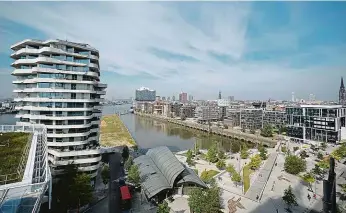  ?? Foto: ELBE&FLUT, HafenCity Hamburg GmbH ?? Bývalý brownfield Čtvrť HafenCity vznikla revitaliza­cí někdejšího přístavu. Proměna v režii Hamburku se podařila i díky tomu, že město nejprve vykoupilo téměř všechny pozemky.