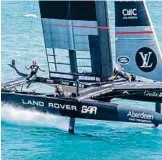  ?? KK/AMERICASCU­P.COM (4) ?? Der britische Skipper Sir Ben Ainslie kommt mit „Foiling“gut zurecht. „The Auld Mug“ist vor Bermuda das Objekt der Begierde beim 35. America’s Cup