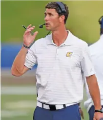  ?? STAFF PHOTO BY ROBIN RUDD ?? UTC coach Tom Arth wants his Mocs to focus not on the past but on getting better and winning each week.