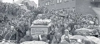  ??  ?? TRIBUTE: Crowds lining the street for the funerals of the 12 victims of Bloody Sunday.